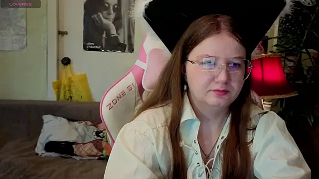 Snapshot of Sienna-Cow chatting on October 8, 11:36 am Sienna-Cow online show from October 8, 11:36 am