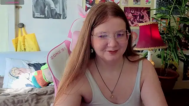 Snapshot of Sienna-Cow chatting on September 28, 11:37 am Sienna-Cow online show from September 28, 11:37 am