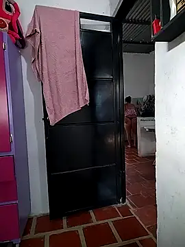 hotmom33 online show from November 30, 5:50 pm