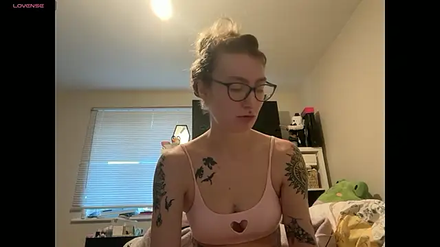 harleyblair online show from February 15, 3:55 pm