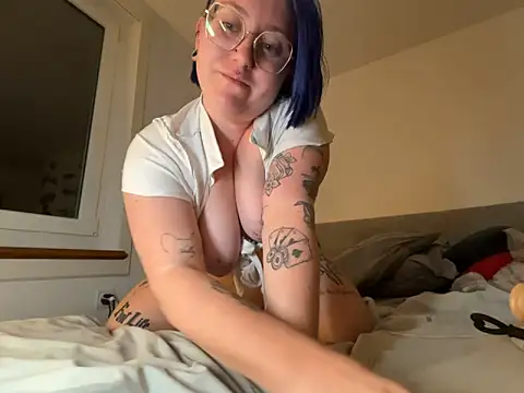 lablonde2025 online show from March 9, 10:35 pm