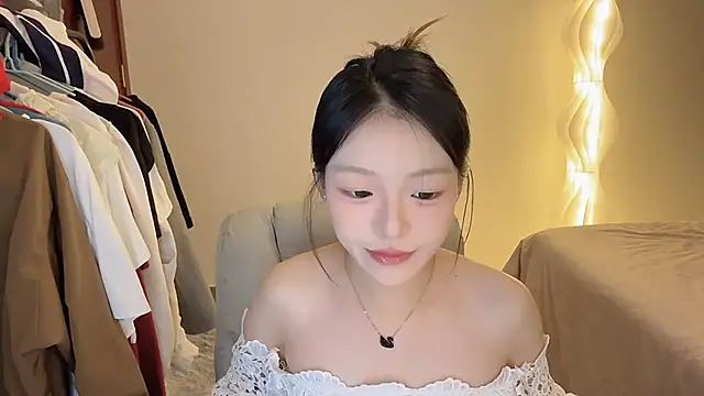 Robin-o3 online show from November 24, 3:36 pm