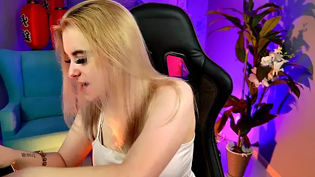 Stef Nicks online show from July 14, 5:34 am