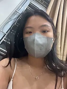 Snapshot of Thuylinh05 chatting on October 15, 7:05 pm Thuylinh05 online show from October 15, 7:05 pm