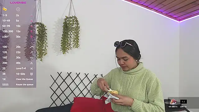 Snapshot of shiara_blake chatting on October 21, 2:43 pm shiara blake online show from October 21, 2:43 pm