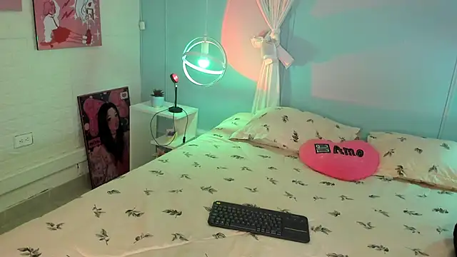 Hannahpage online show from October 28, 12:11 pm