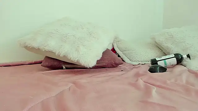 canelleGarces online show from March 15, 9:39 pm