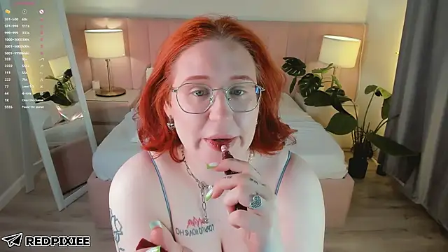 SexxxyPixiee online show from April 17, 5:20 am