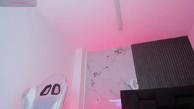 chloesagee online show from June 10, 11:14 pm