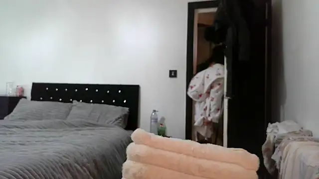 OliviaRyan22 online show from February 4, 8:17 am