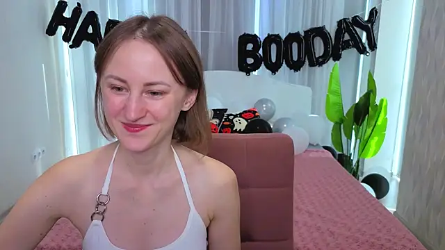 LuluChiiii online show from October 30, 11:11 am