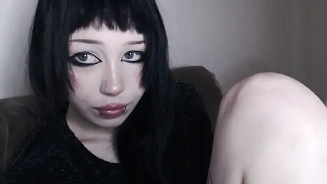 Snapshot of _LUCY_LAVE chatting on October 31, 7:45 am  LUCY LAVE online show from October 31, 7:45 am