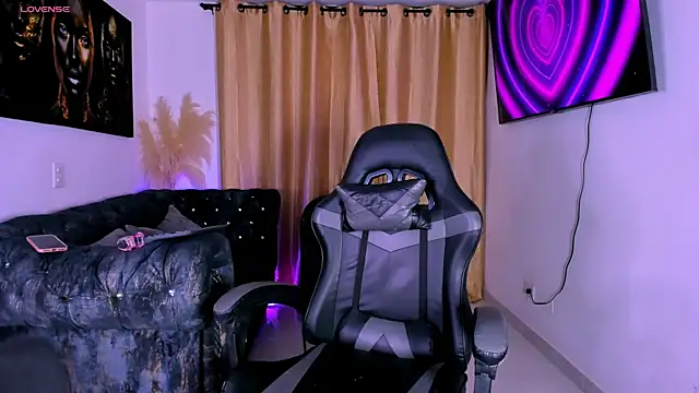 fhalon foxxxys  online show from September 20, 4:55 am