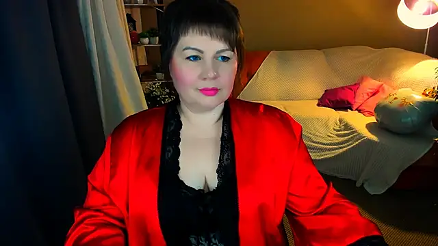 CrystaalStaar online show from February 4, 8:01 pm