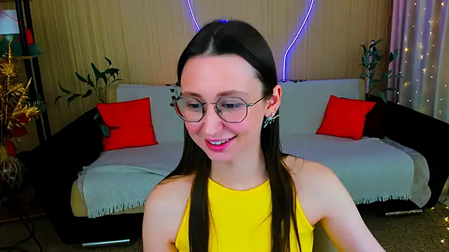 YourLovellyStory online show from April 5, 6:18 pm