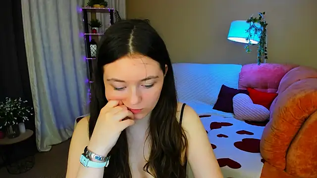 AlluringLookk online show from June 11, 4:15 pm