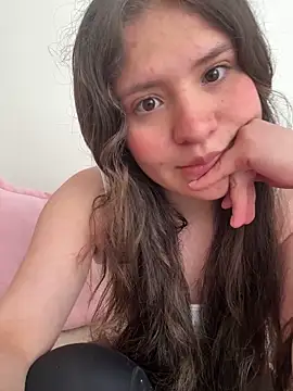 Emilyybennet  online show from April 10, 8:04 pm