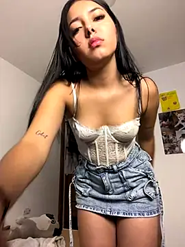 Snapshot of Scarlett699 chatting on October 15, 4:42 pm Scarlett699 online show from October 15, 4:42 pm