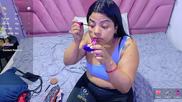 Snapshot of curvybrunnett chatting on September 21, 11:53 am curvybrunnett online show from September 21, 11:53 am