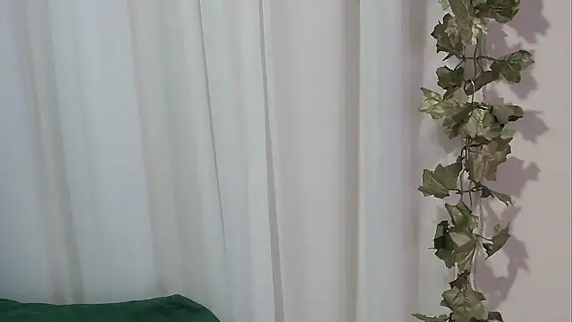 angelainparis28 online show from October 4, 5:57 am