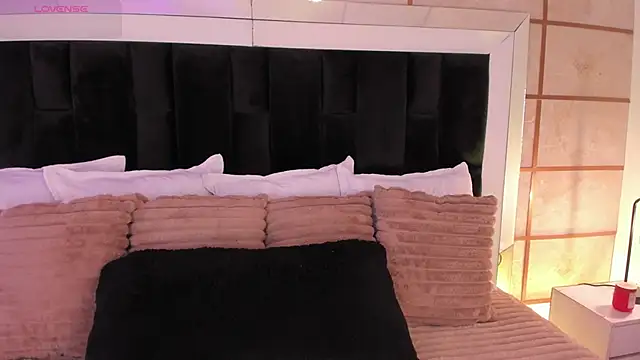 GretaVelvet online show from April 1, 7:55 pm