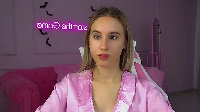 VictoriaHopsons online show from October 18, 9:01 am