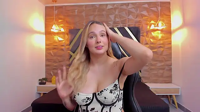 Emmaa white  online show from March 11, 5:26 pm