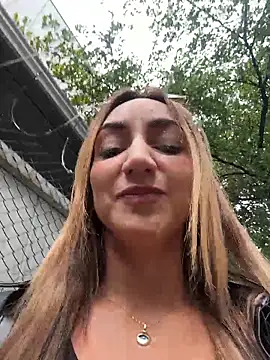 Ninabigtitied online show from February 25, 1:53 pm