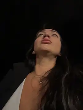 Ninabigtitied online show from November 26, 10:33 pm