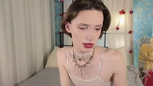 madi snow online show from December 18, 12:21 pm