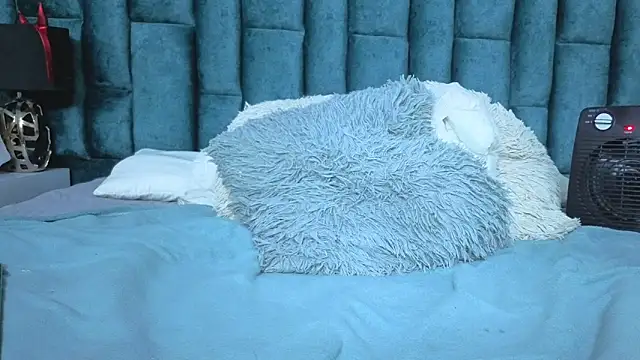 Emma Foxi online show from April 10, 8:15 pm