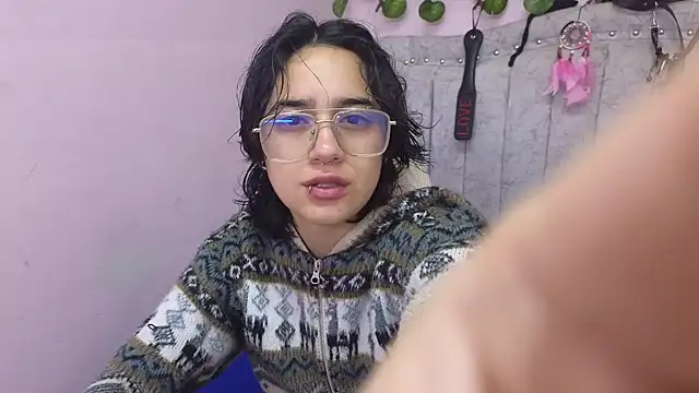 katalinathxandbritney1 online show from September 26, 10:07 pm