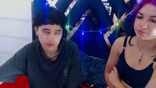 katalinathxandbritney1 online show from January 12, 8:30 am