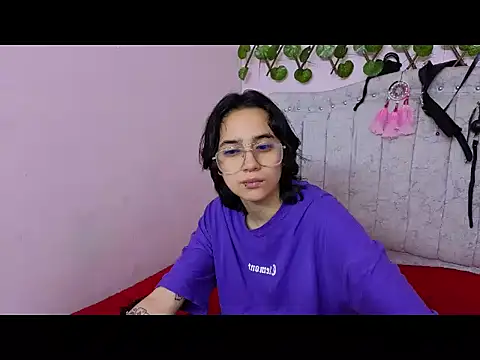 katalinathxandbritney1 online show from September 24, 4:33 am