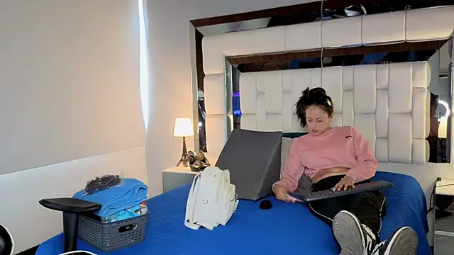 Adhara7 online show from February 9, 7:27 pm