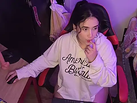 ChloeSnoww online show from October 2, 3:33 am