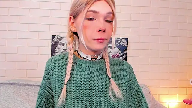 Blondy Fina online show from December 3, 4:26 am