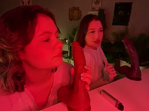 MoonIvy  online show from November 15, 5:25 pm