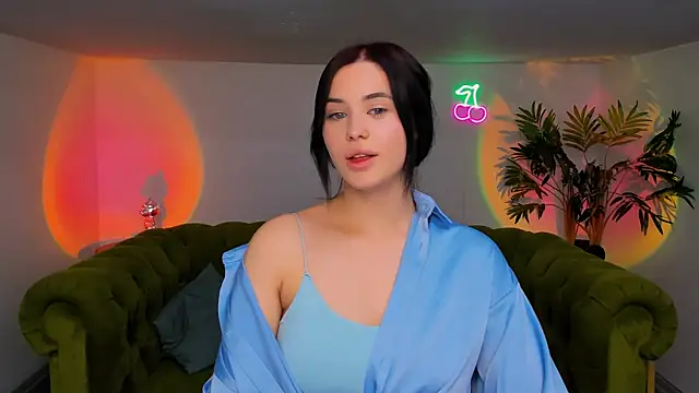 lil angel  online show from October 9, 1:15 pm