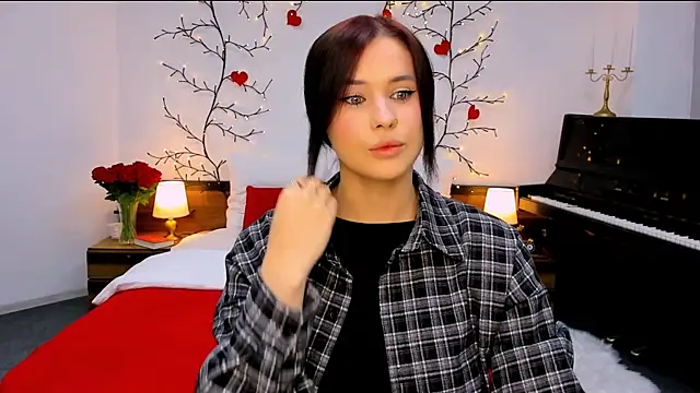 lil angel  online show from October 18, 8:50 am