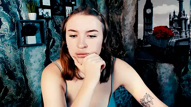 JuliaTopp  online show from October 1, 5:18 pm