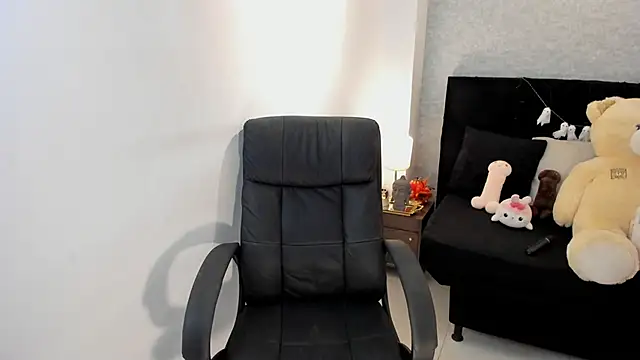 lily cash1 online show from October 6, 8:24 pm