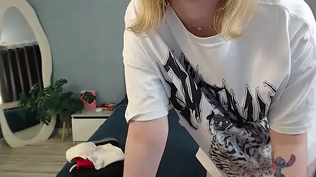 Natalee Love online show from April 6, 4:46 am