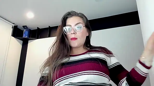 Laia  hadid online show from October 11, 7:13 am