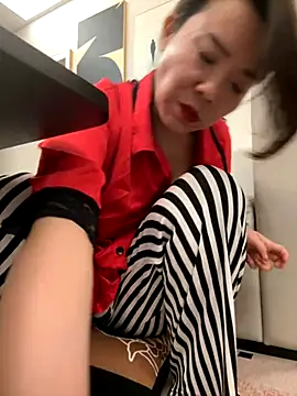 anna yngs online show from September 10, 10:26 am