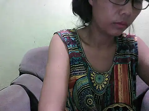 HotLadyPinay32 online show from April 20, 9:40 pm