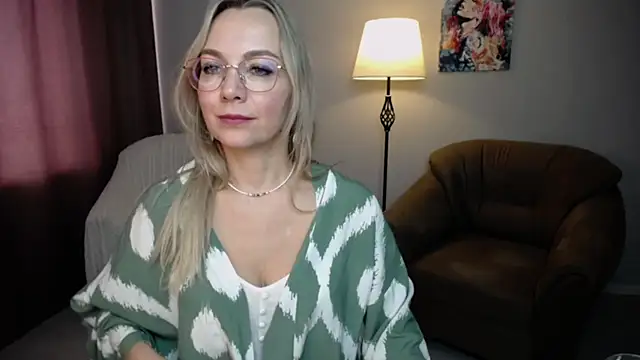 Snapshot of Ava_Elior chatting on September 22, 11:41 am Ava Elior online show from September 22, 11:41 am