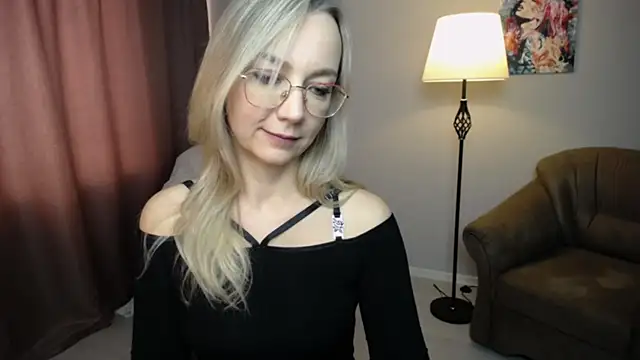 Snapshot of Ava_Elior chatting on October 16, 12:41 pm Ava Elior online show from October 16, 12:41 pm