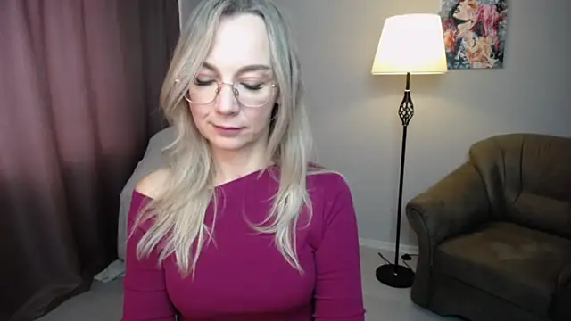 Snapshot of Ava_Elior chatting on October 12, 10:39 am Ava Elior online show from October 12, 10:39 am