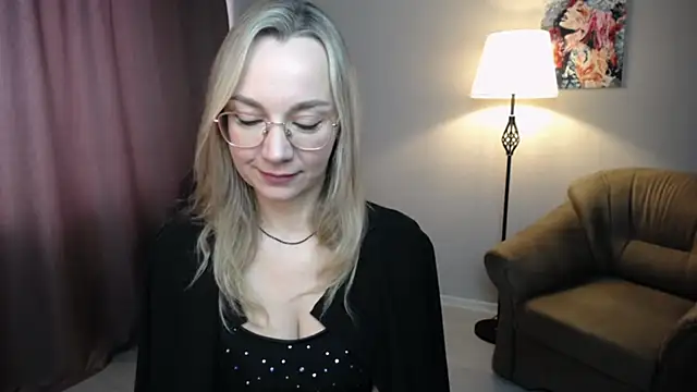 Ava Elior online show from February 19, 11:10 am